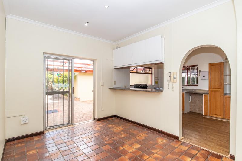 5 Bedroom Property for Sale in Bergvliet Western Cape